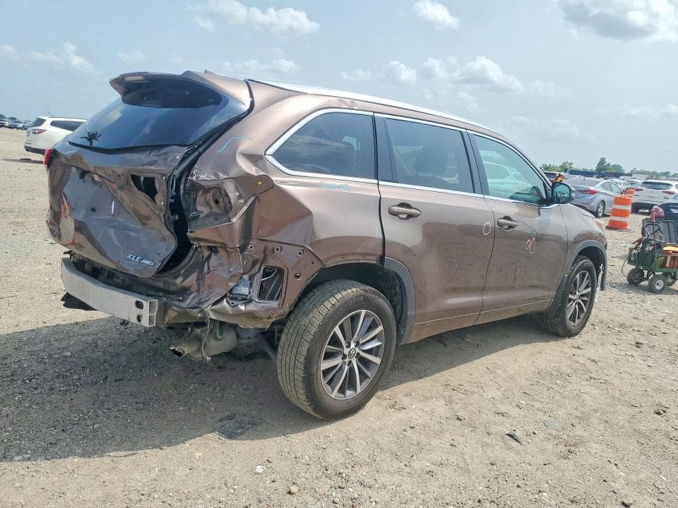 2018 TOYOTA HIGHLANDER XLE XLE 3