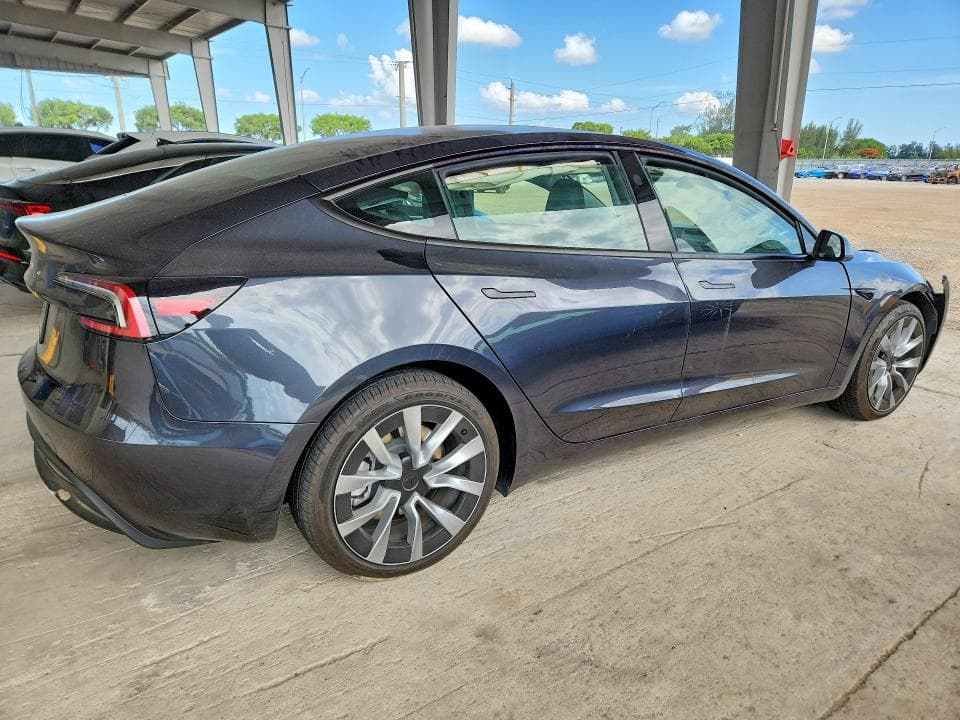 2025 TESLA MODEL 3 3