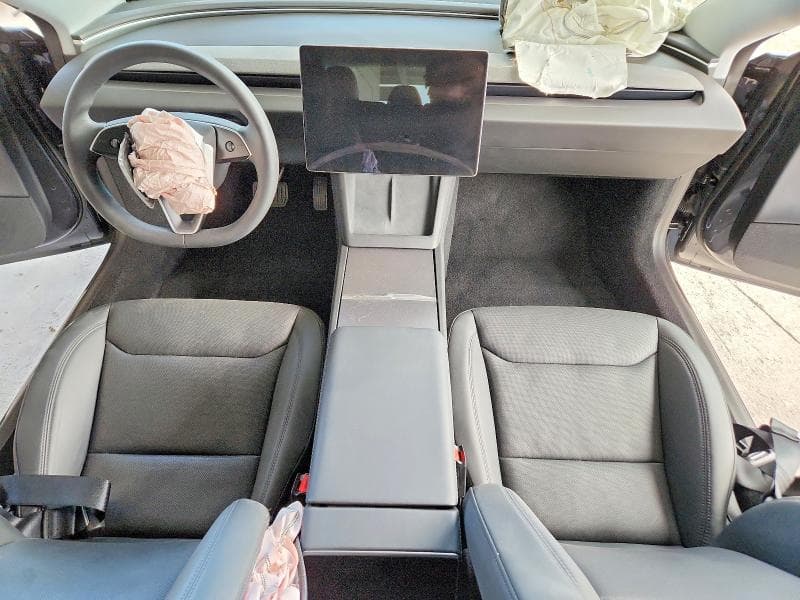 2025 TESLA MODEL 3 8