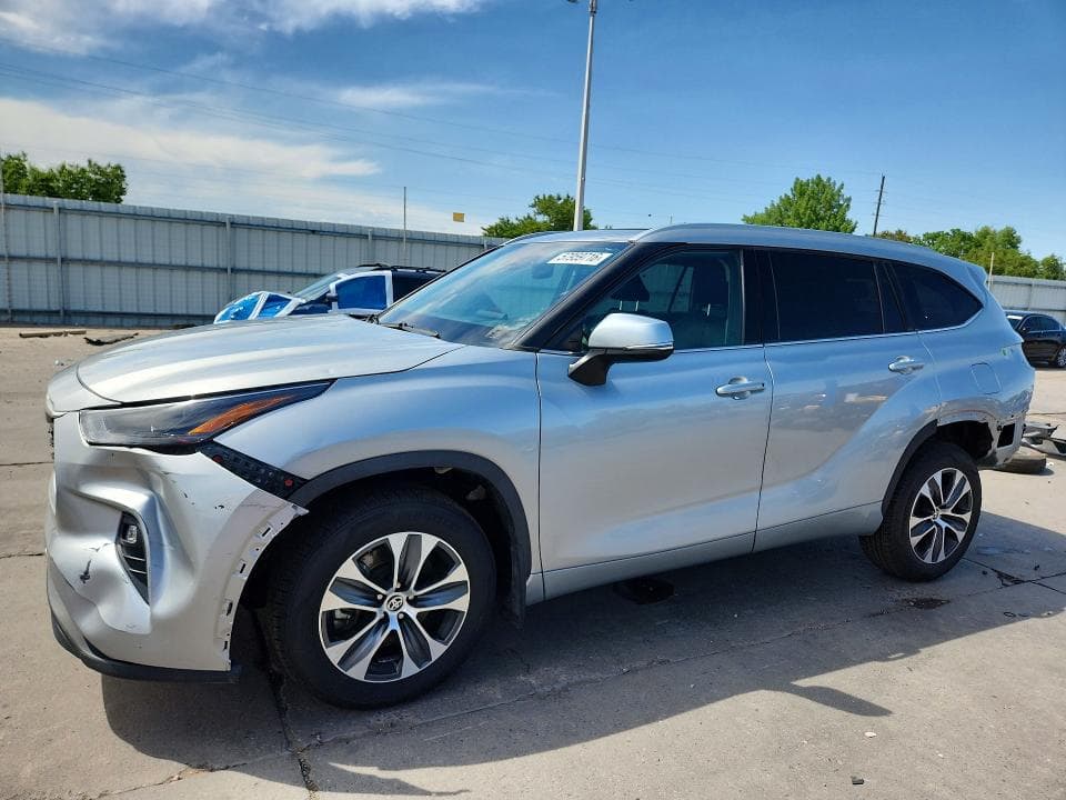 2022 TOYOTA HIGHLANDER XLE XLE - 1