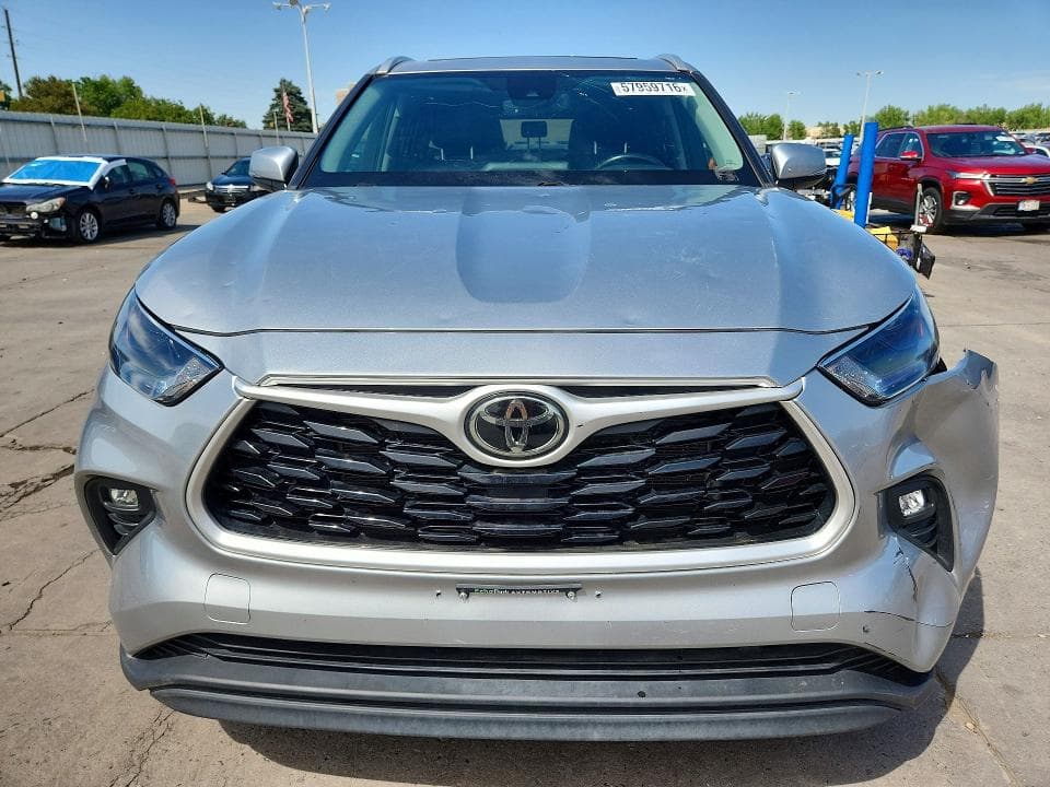 2022 TOYOTA HIGHLANDER XLE XLE 5