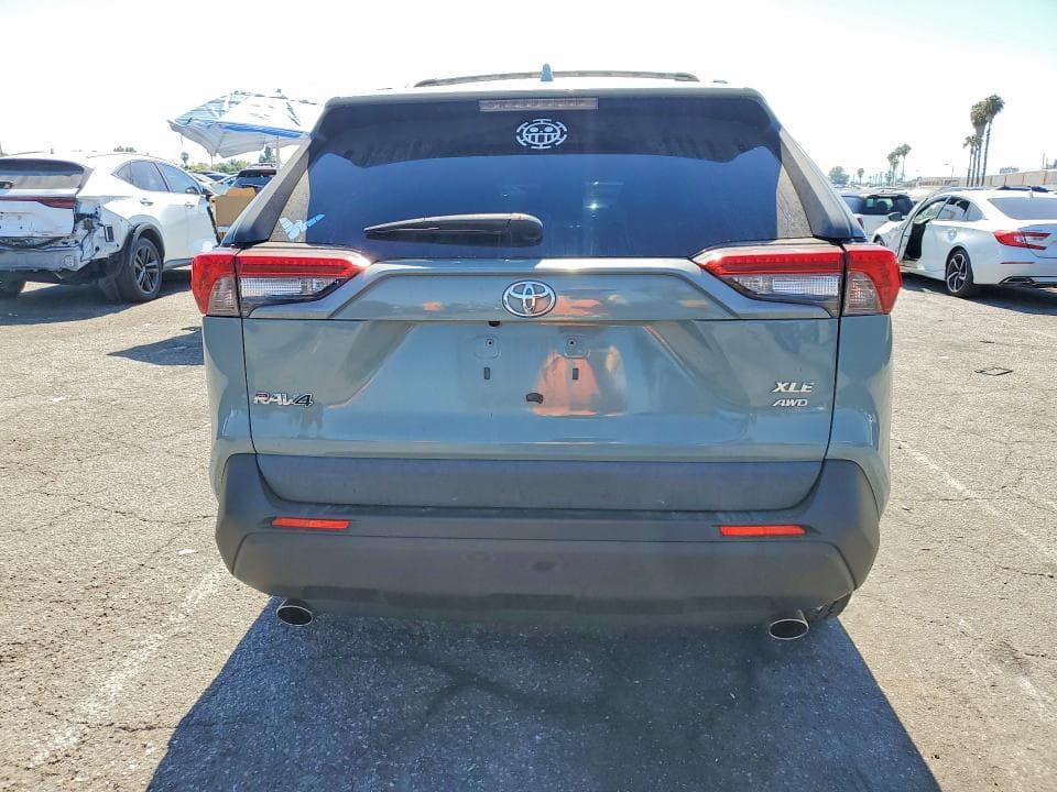 2019 TOYOTA RAV4 XLE 6
