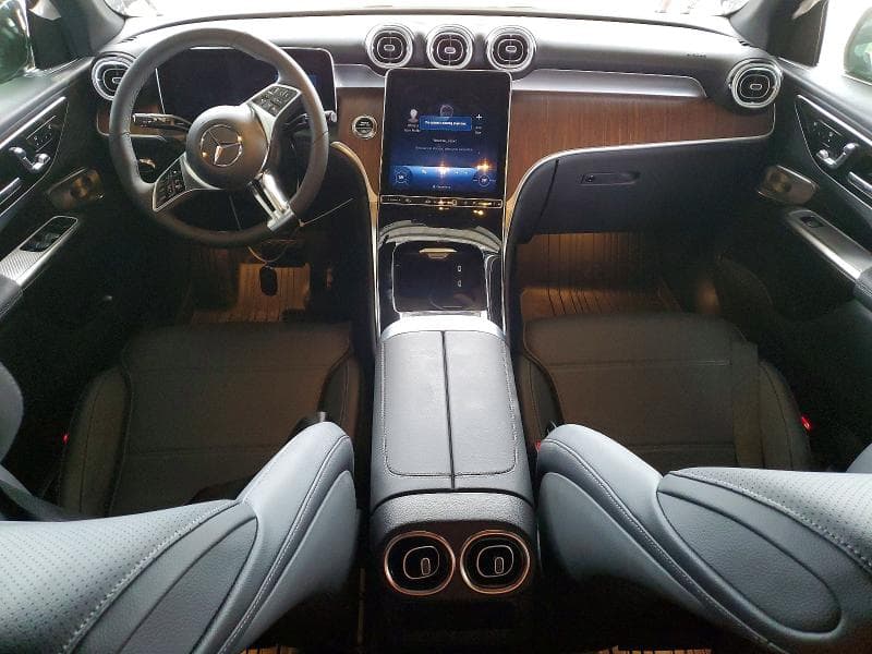 2026 MERCEDES-BENZ GLC 300 4MATIC 8