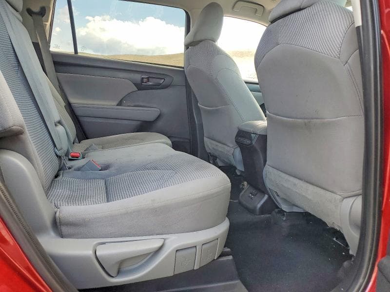 2021 TOYOTA HIGHLANDER LE 11