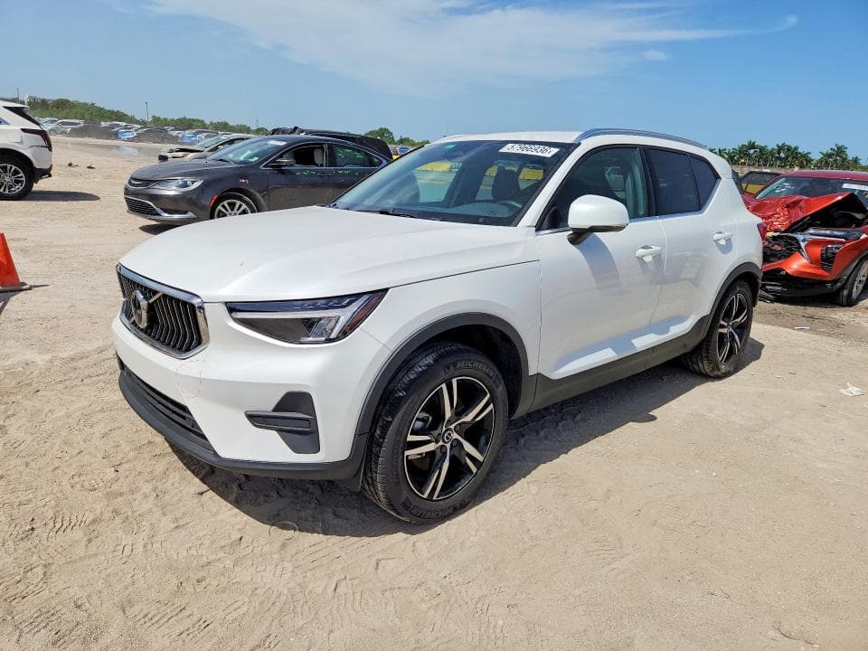 2025 VOLVO XC40 CORE - 1