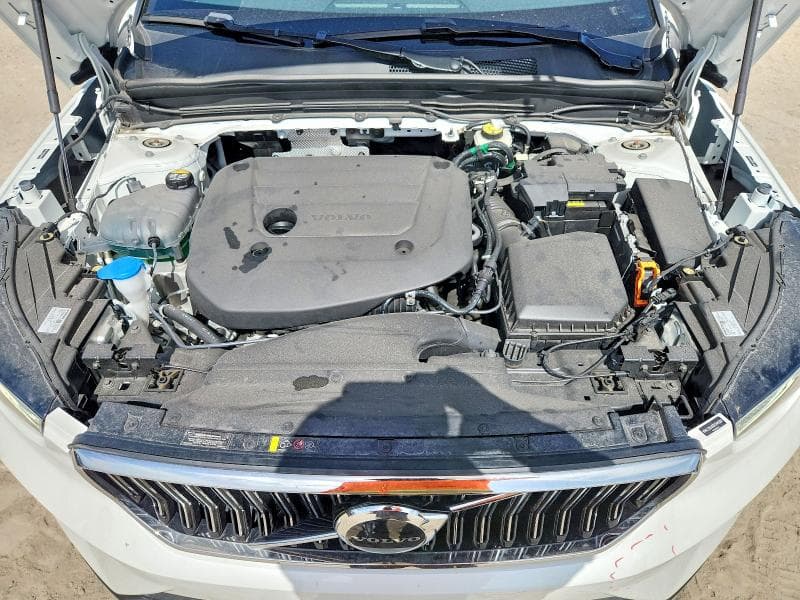 2025 VOLVO XC40 CORE 12
