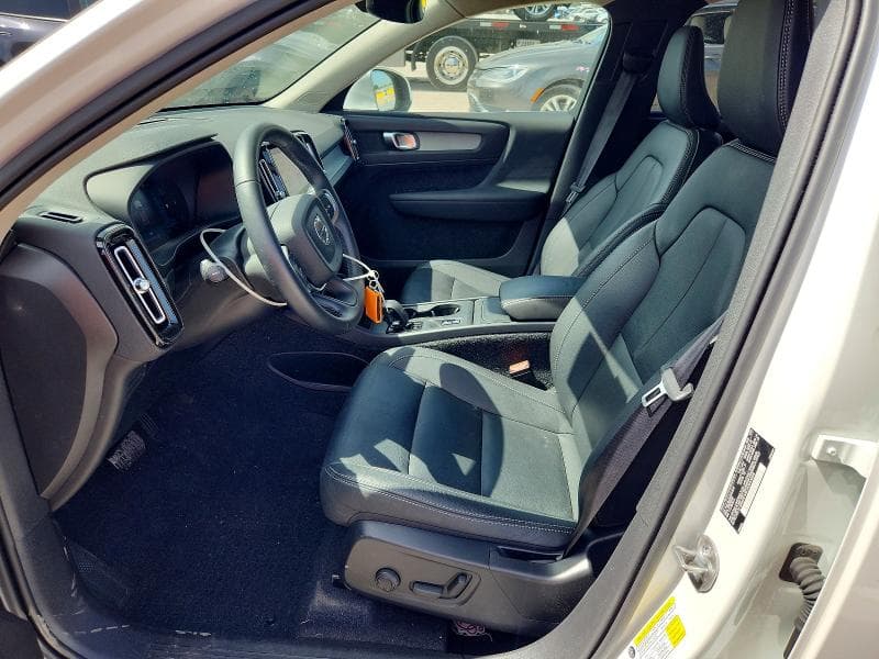 2025 VOLVO XC40 CORE 7