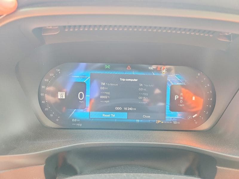 2025 VOLVO XC40 CORE 9