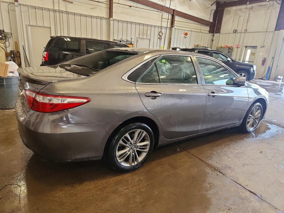 2017 TOYOTA CAMRY SE 3