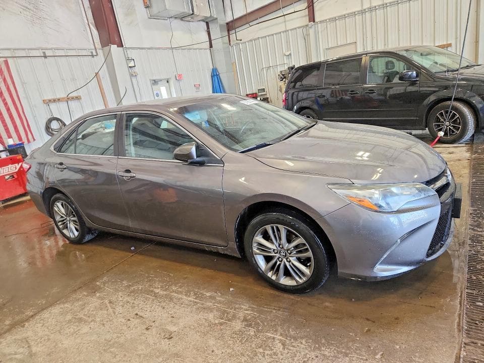 2017 TOYOTA CAMRY SE 4
