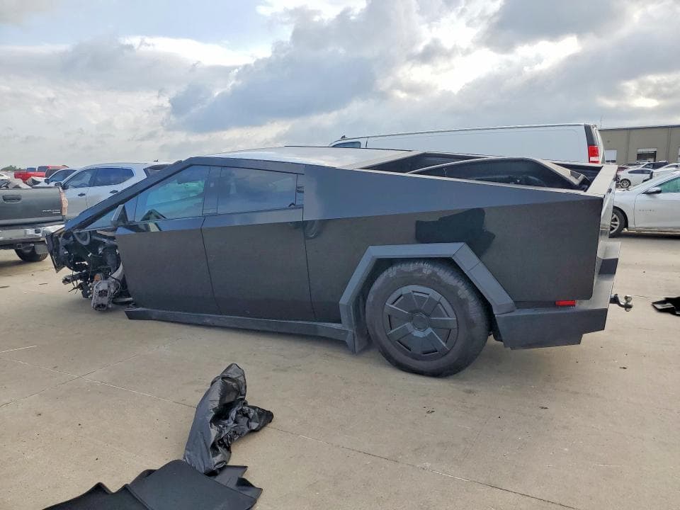 2024 TESLA CYBERTRUCK 2