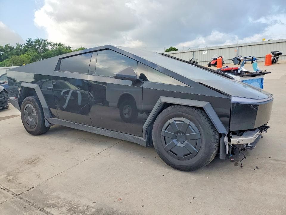 2024 TESLA CYBERTRUCK 4