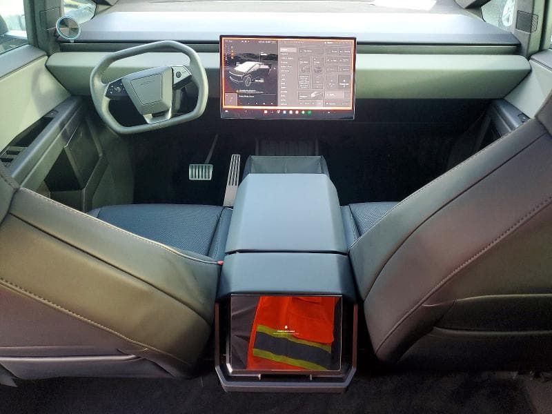2024 TESLA CYBERTRUCK 8