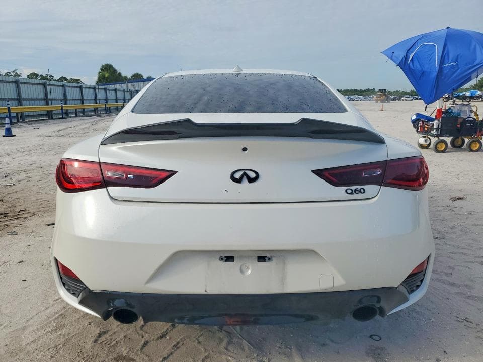 2018 INFINITI Q60 2.0T LUXE 6