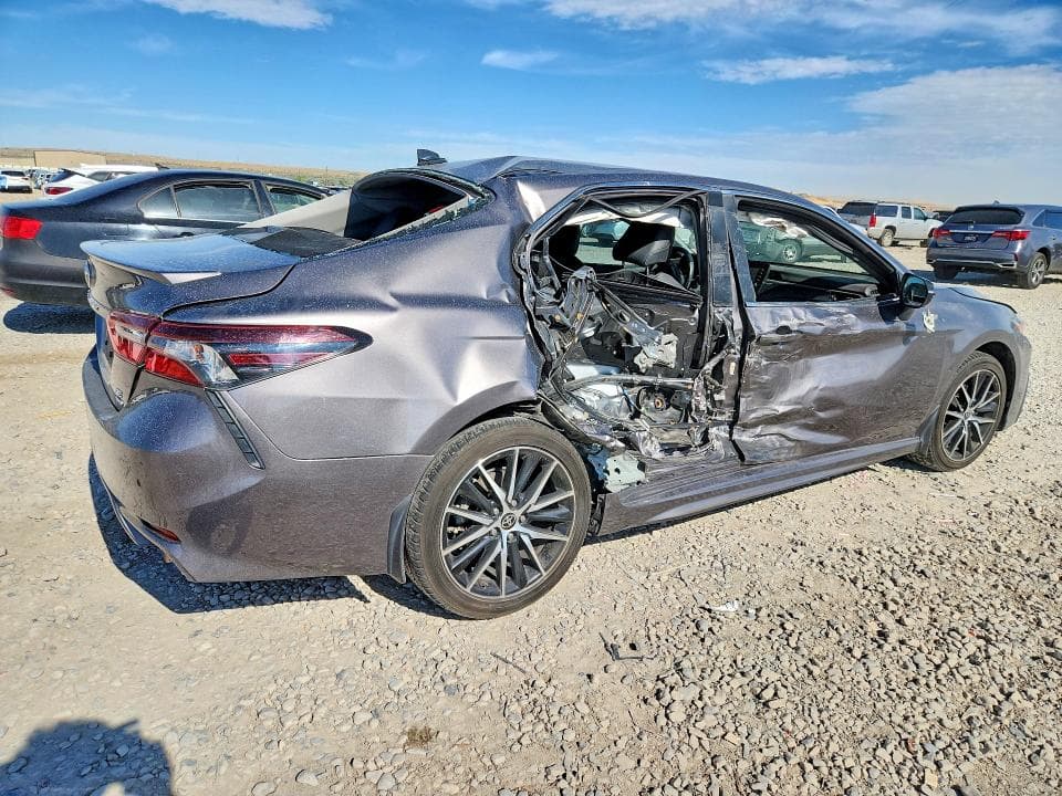 2022 TOYOTA CAMRY SE 3