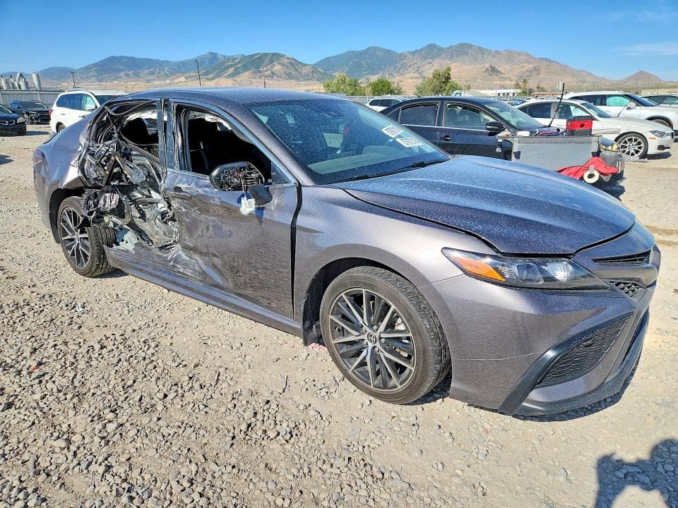 2022 TOYOTA CAMRY SE 4