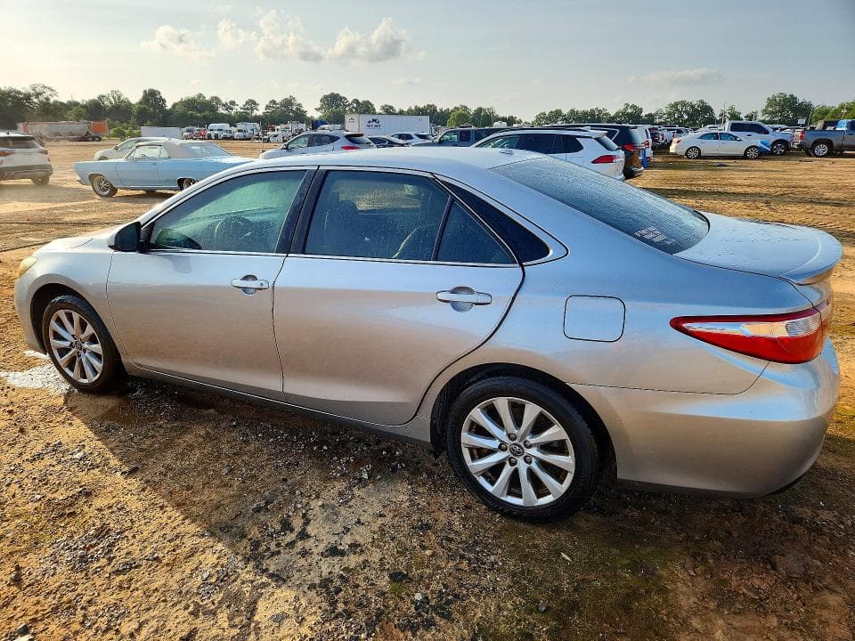 2017 TOYOTA CAMRY XSE 2