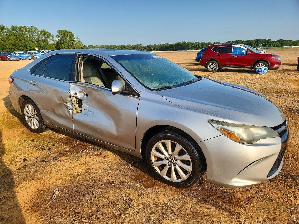 2017 TOYOTA CAMRY XSE 4