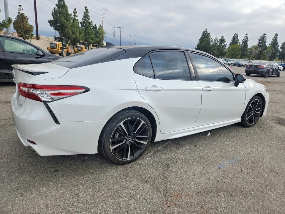 2019 TOYOTA CAMRY XSE 3