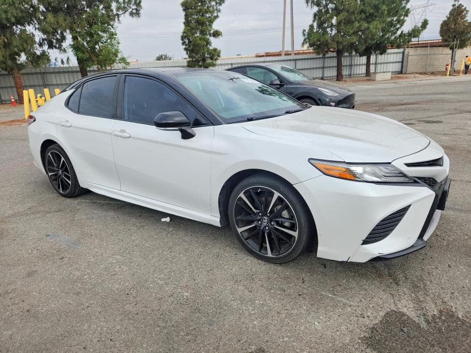 2019 TOYOTA CAMRY XSE 4