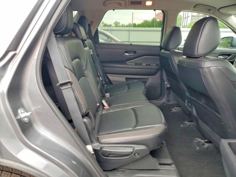 2024 NISSAN PATHFINDER SL 11
