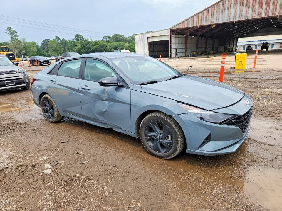 2022 HYUNDAI ELANTRA SEL 4
