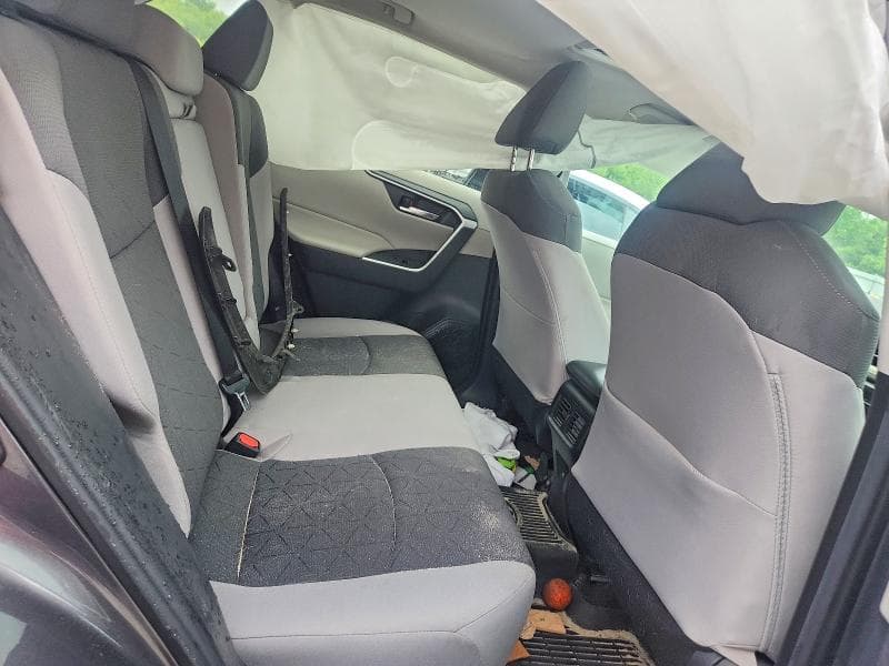 2021 TOYOTA RAV4 XLE 11