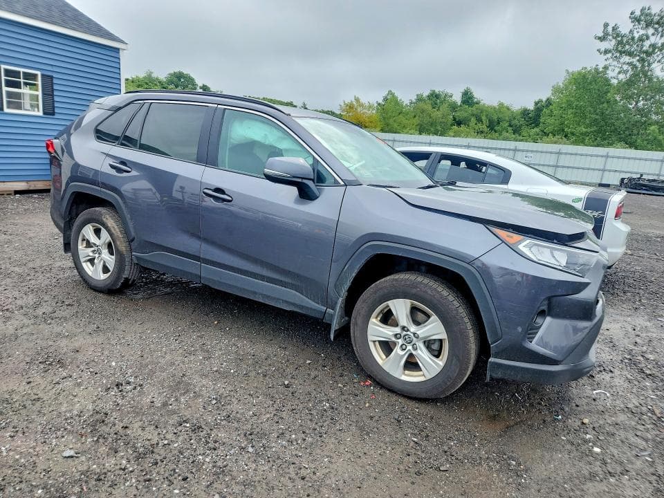 2021 TOYOTA RAV4 XLE 4