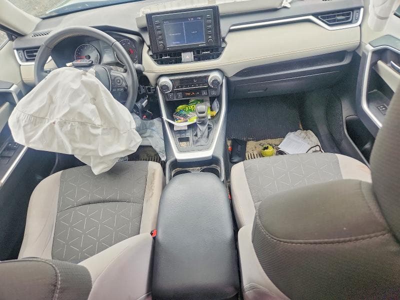 2021 TOYOTA RAV4 XLE 8