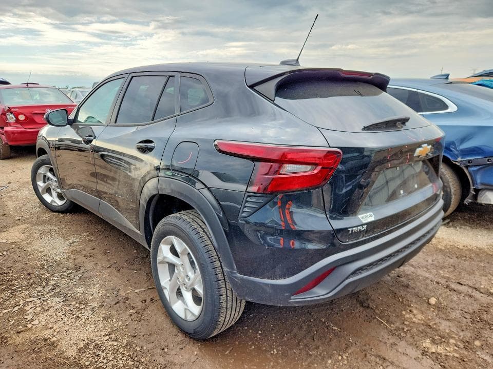 2024 CHEVROLET TRAX LS 2