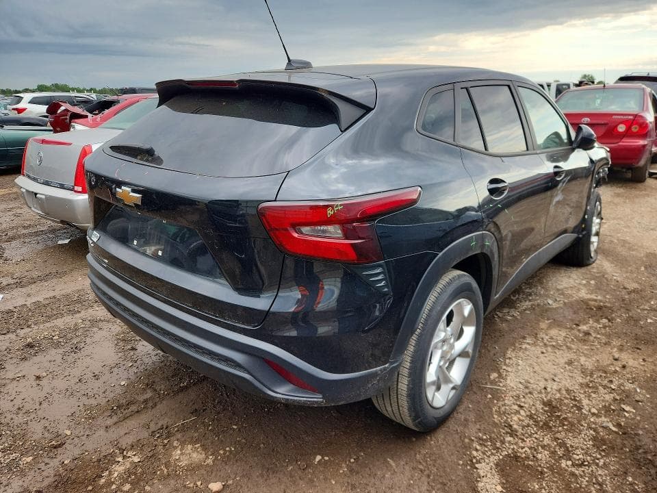 2024 CHEVROLET TRAX LS 3