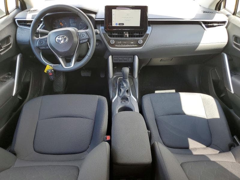 2025 TOYOTA COROLLA CROSS LE 8