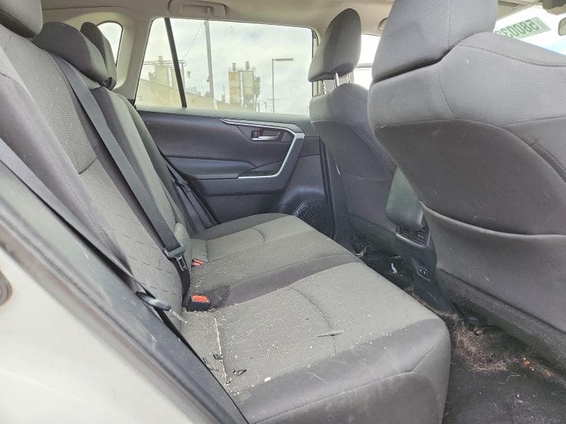 2020 TOYOTA RAV4 XLE 11