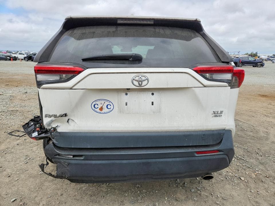 2020 TOYOTA RAV4 XLE 6