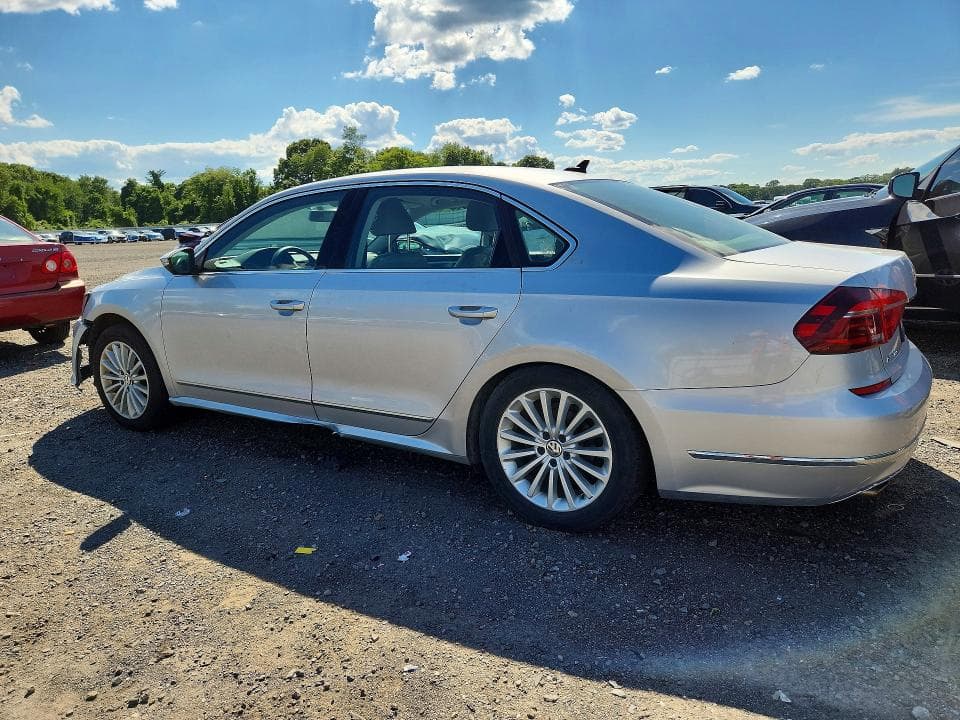 2017 VOLKSWAGEN PASSAT SE 2