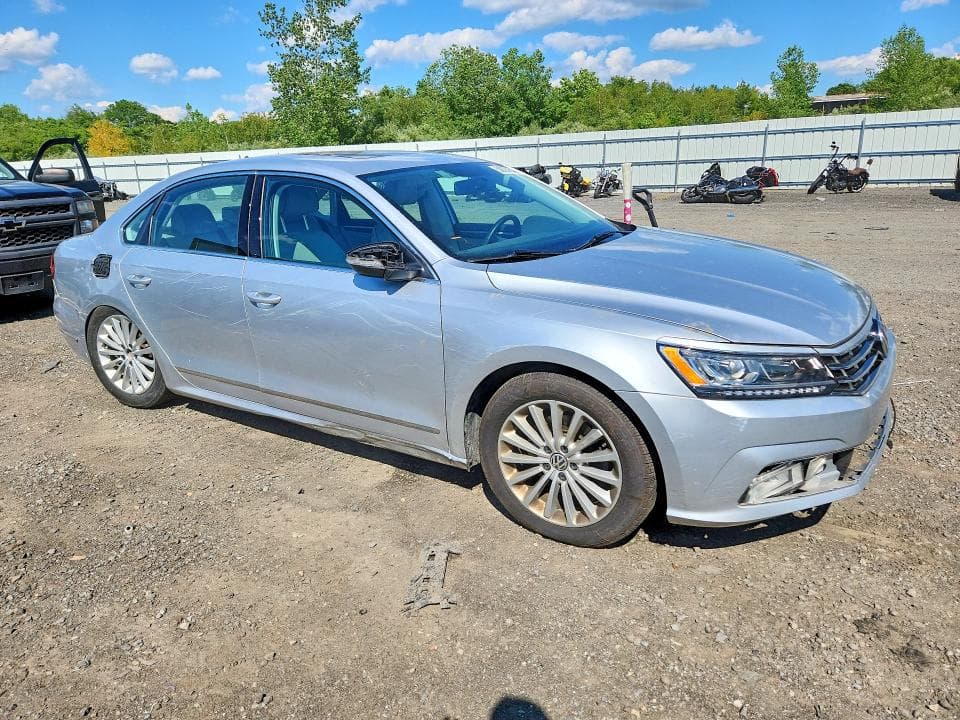 2017 VOLKSWAGEN PASSAT SE 4