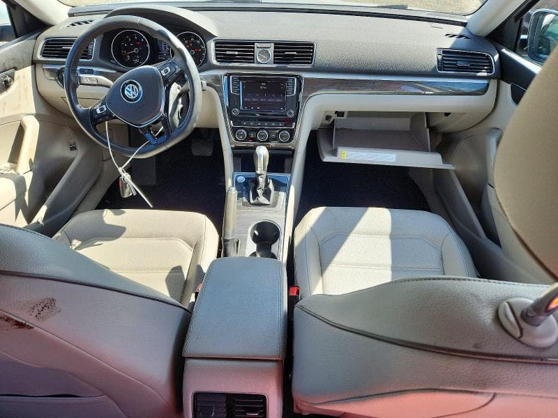 2017 VOLKSWAGEN PASSAT SE 8
