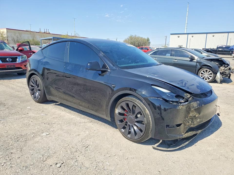 2025 TESLA MODEL Y 4