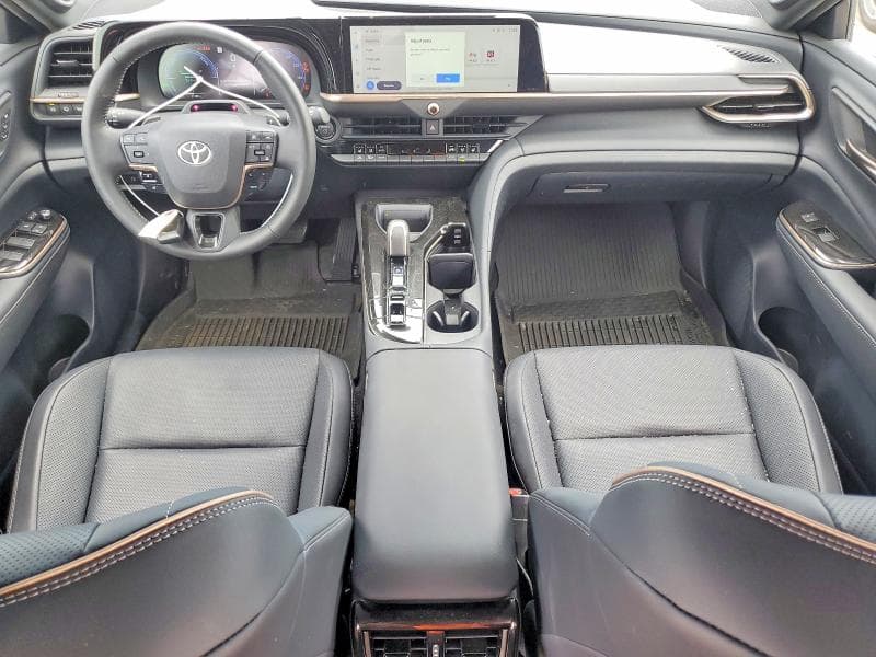 2025 TOYOTA CROWN SIGNIA LIMITED 8