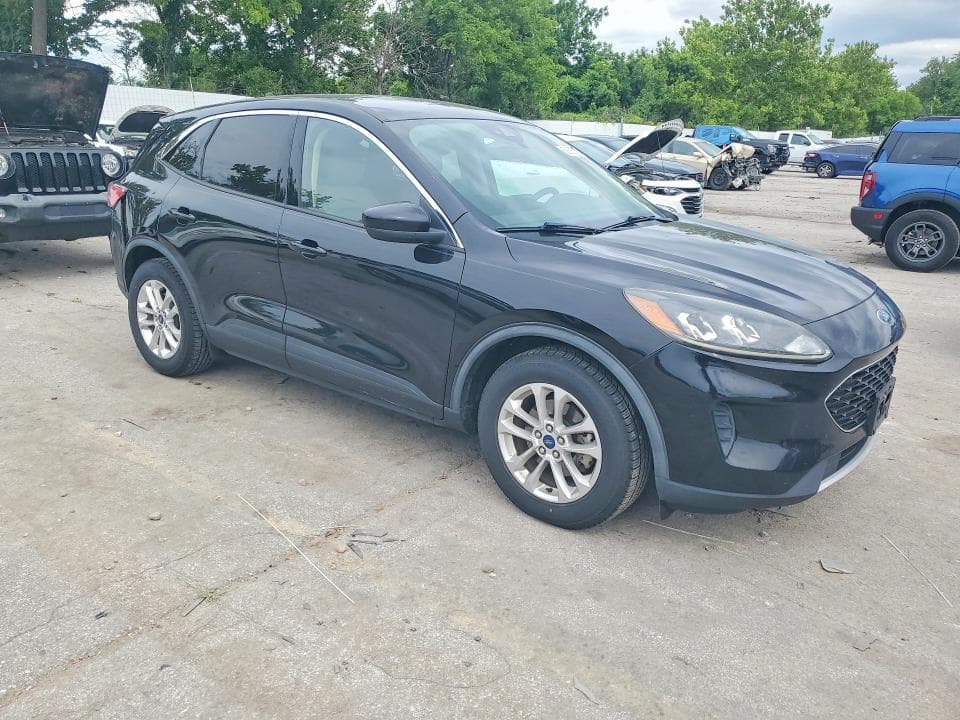 2020 FORD ESCAPE SE 4