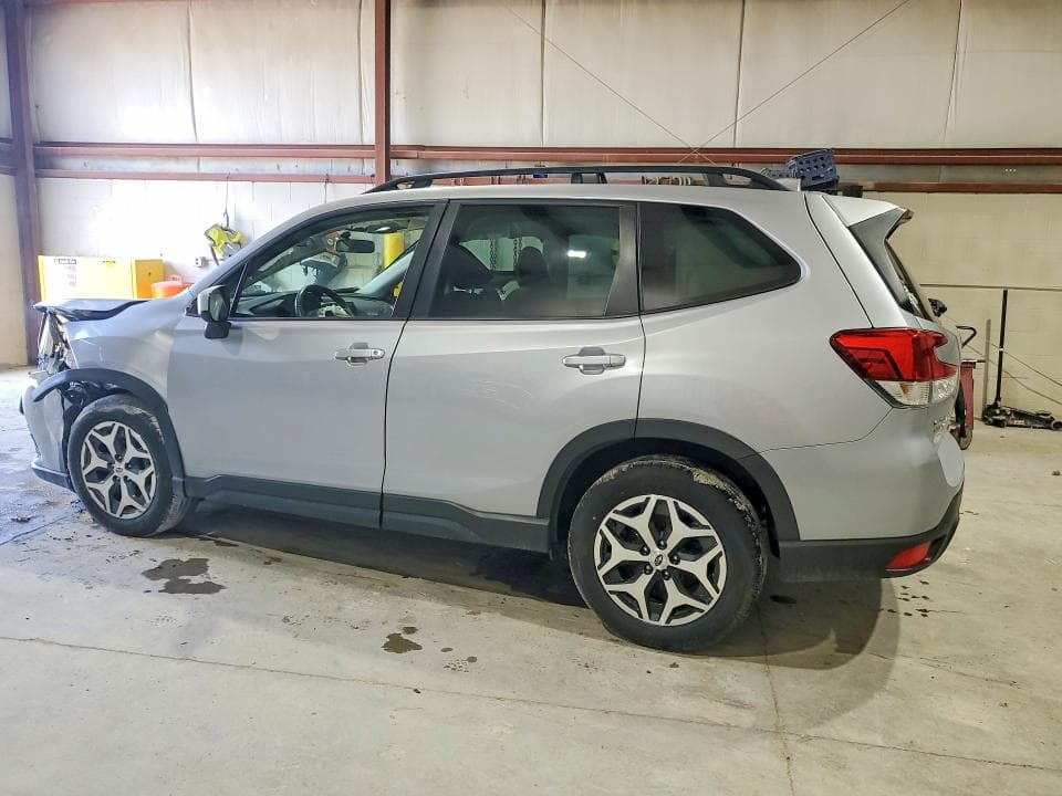 2023 SUBARU FORESTER PREMIUM 2