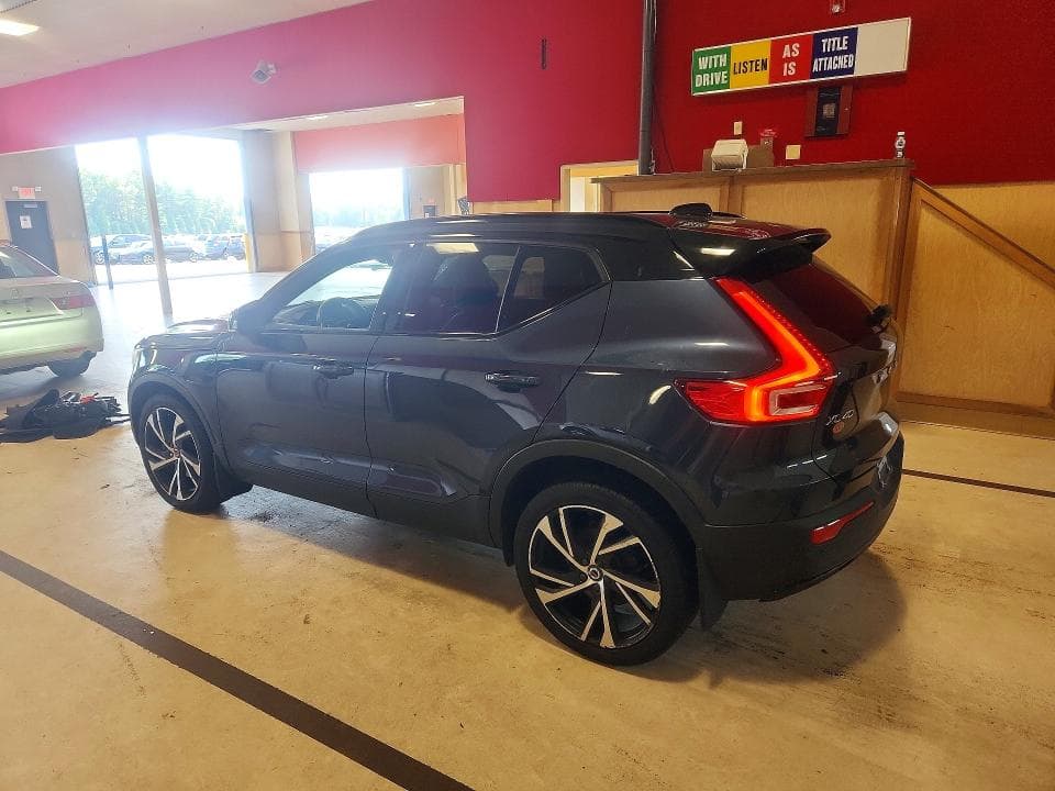 2022 VOLVO XC40 T5 R-DESIGN 2
