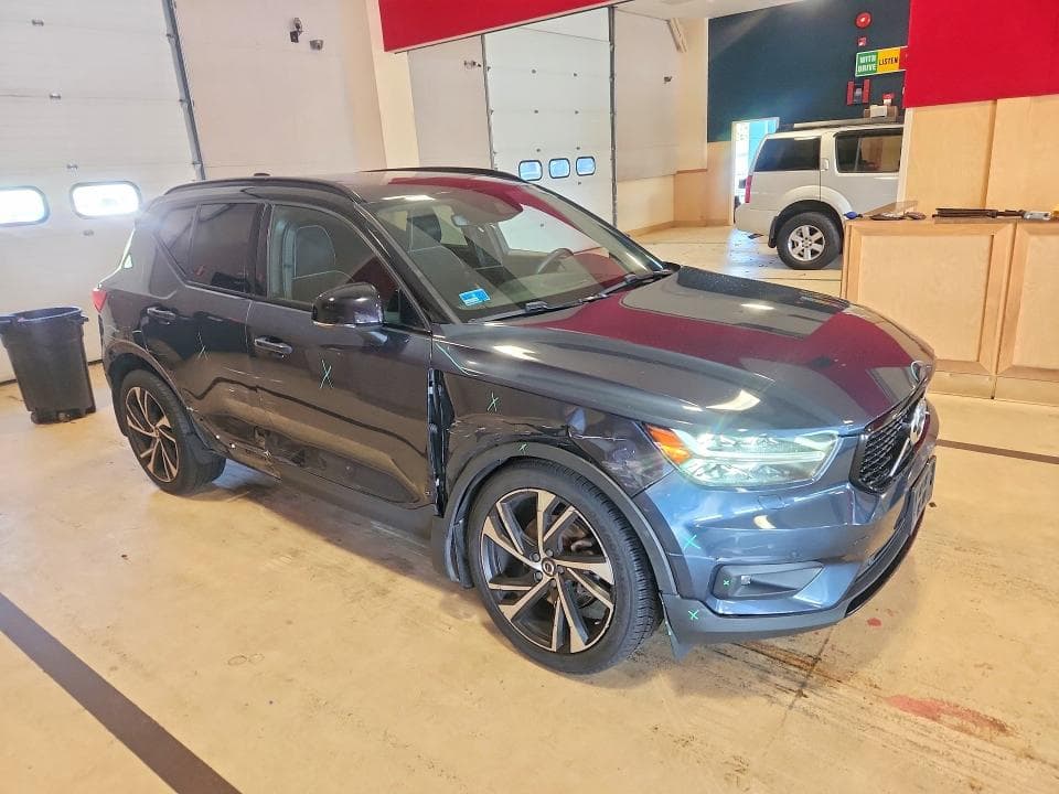 2022 VOLVO XC40 T5 R-DESIGN 4