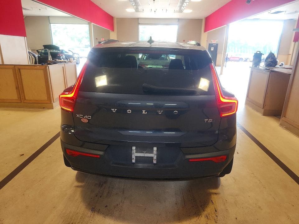 2022 VOLVO XC40 T5 R-DESIGN 6