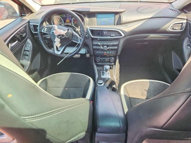 2018 INFINITI QX30 BASE 8