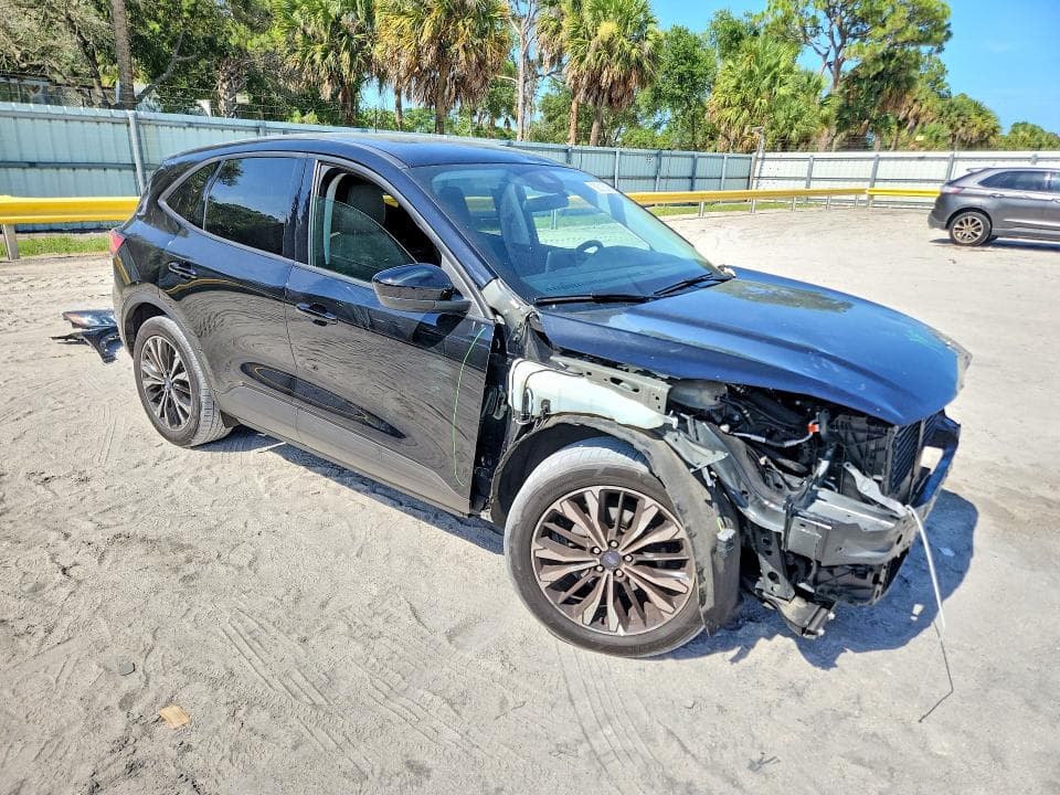 2021 FORD ESCAPE SE 4