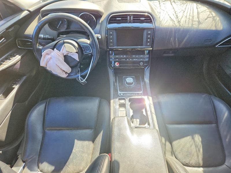 2018 JAGUAR XE PREMIUM 8