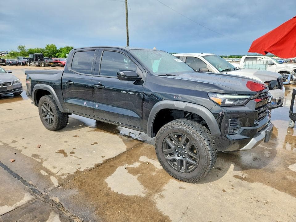 2024 CHEVROLET COLORADO Z71 4