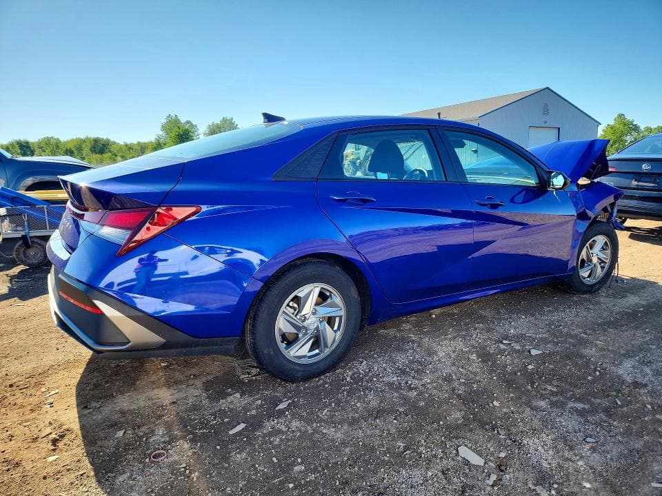 2025 HYUNDAI ELANTRA SE 3