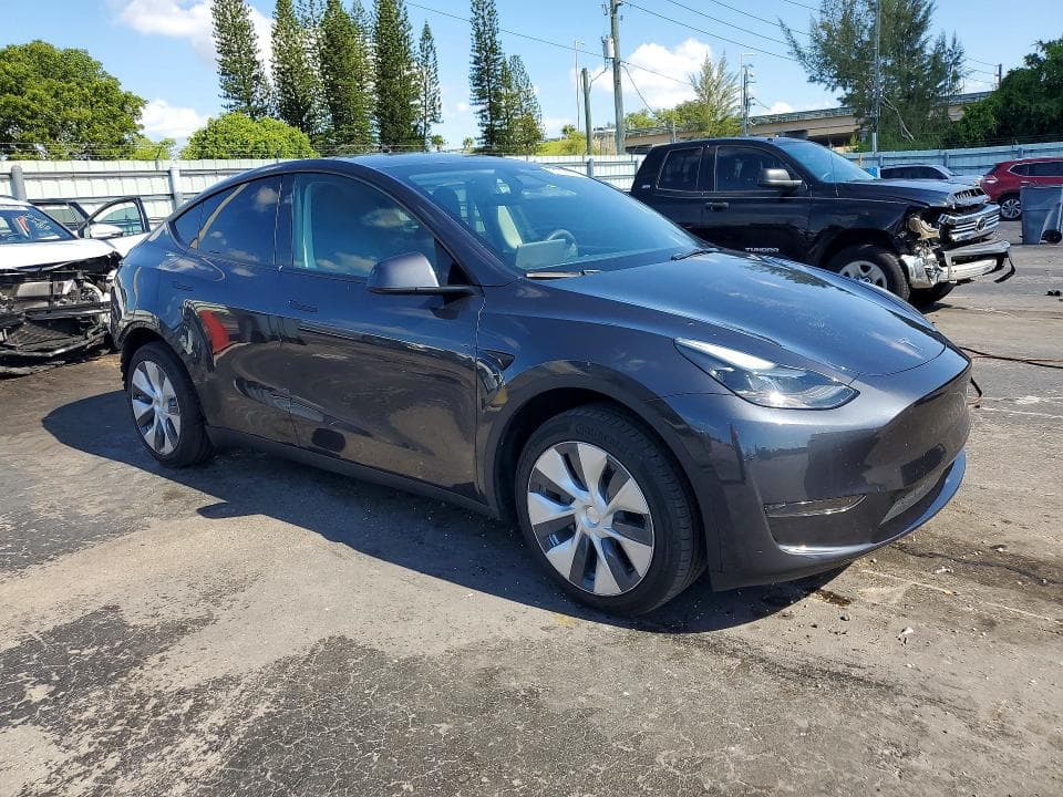 2024 TESLA MODEL Y 4